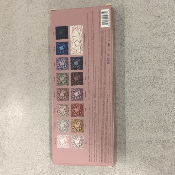 It cosmetics naturally pretty matte luxe transforming eyeshadow palette - NIB - Picture 3 of 4